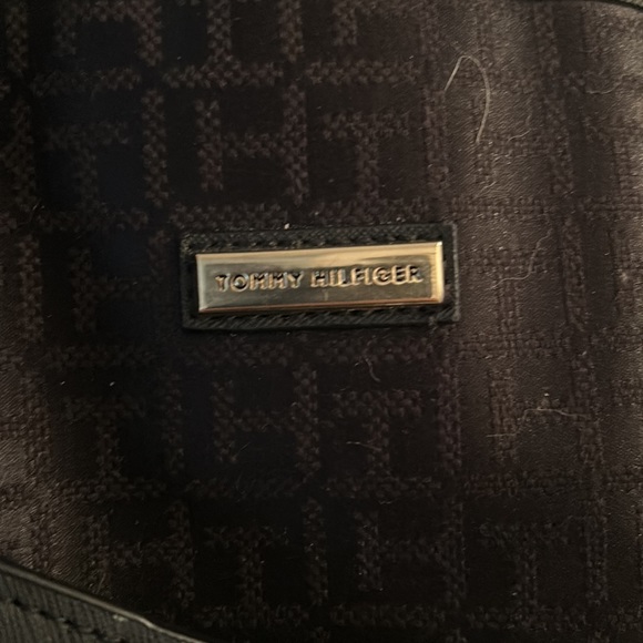 Tommy Hilfiger tote never used. 18.75” with attached bag - Picture 3 of 9